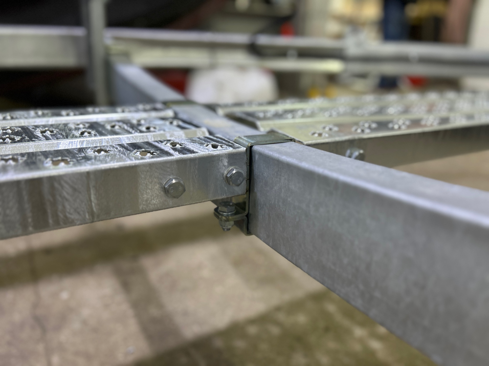 Купить трап лодочного прицепа мзса 81771g.021/81771g.011 практик 490.200.200.000 (передняя часть 1325 мм) по цене 9 500 р.. Низкие цены. Большой выбор. Доставка по всей России. Интернет-магазин в Москве. Только положительные отзывы!