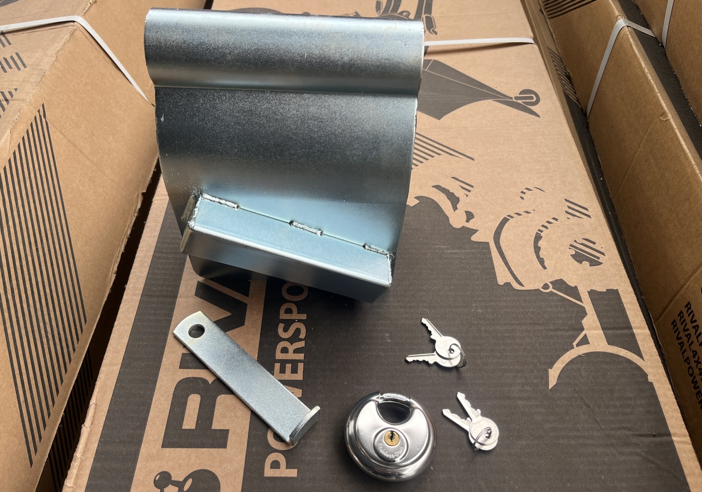 Купить противоугонный бокс для сцепной головки прицепа по цене 2 400 р.. Низкие цены. Большой выбор. Доставка по всей России. Интернет-магазин в Москве. Только положительные отзывы!